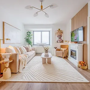https://skyline-spectacle-modern-designer-studio-with-panoramic.us-newyorkcity.com
